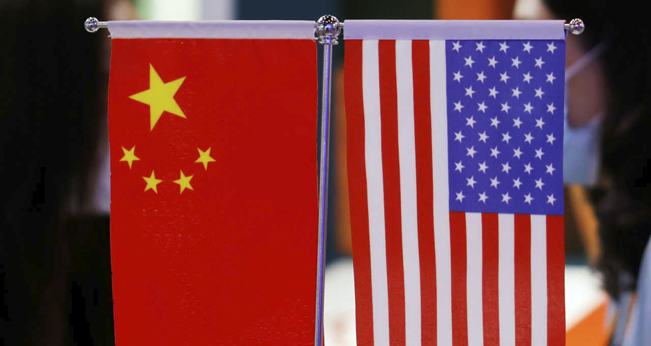 China Acusa EUA de Terrorismo Comercial com Tarifas e Alerta para Ruptura na Cadeia Global