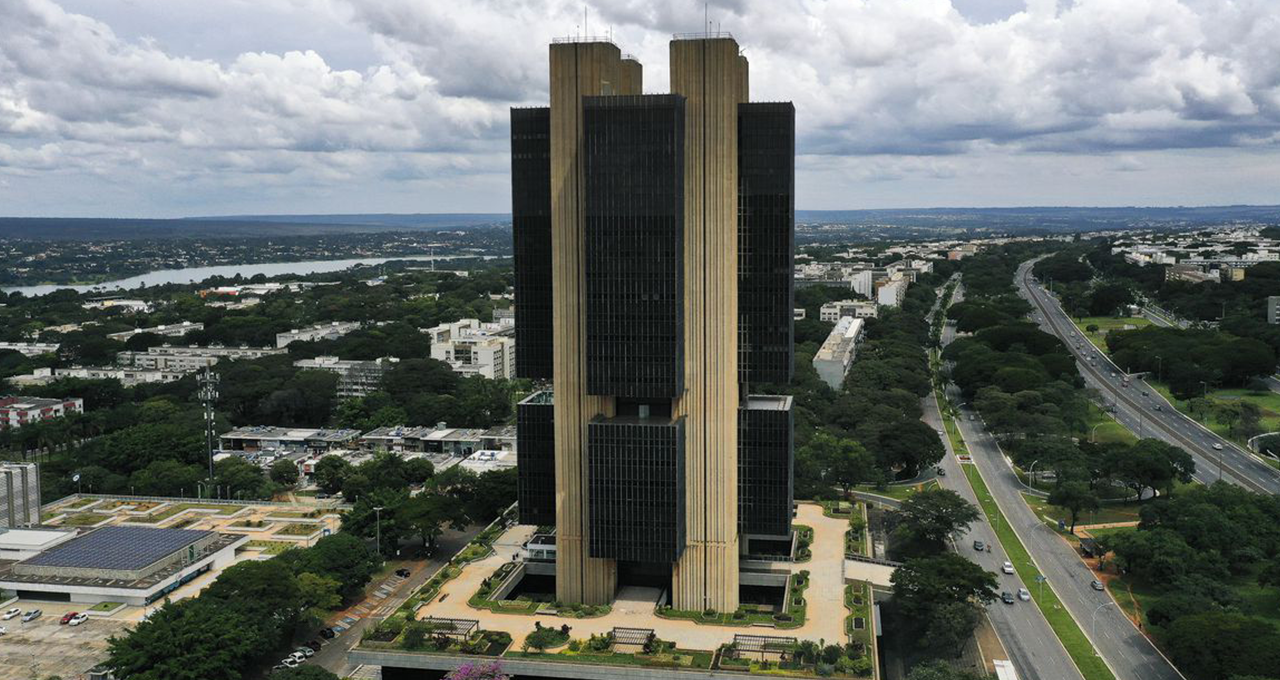 Inflação Sobe pela 8ª Semana Seguida e Selic Pode Ficar em 2 Dígitos até 2029