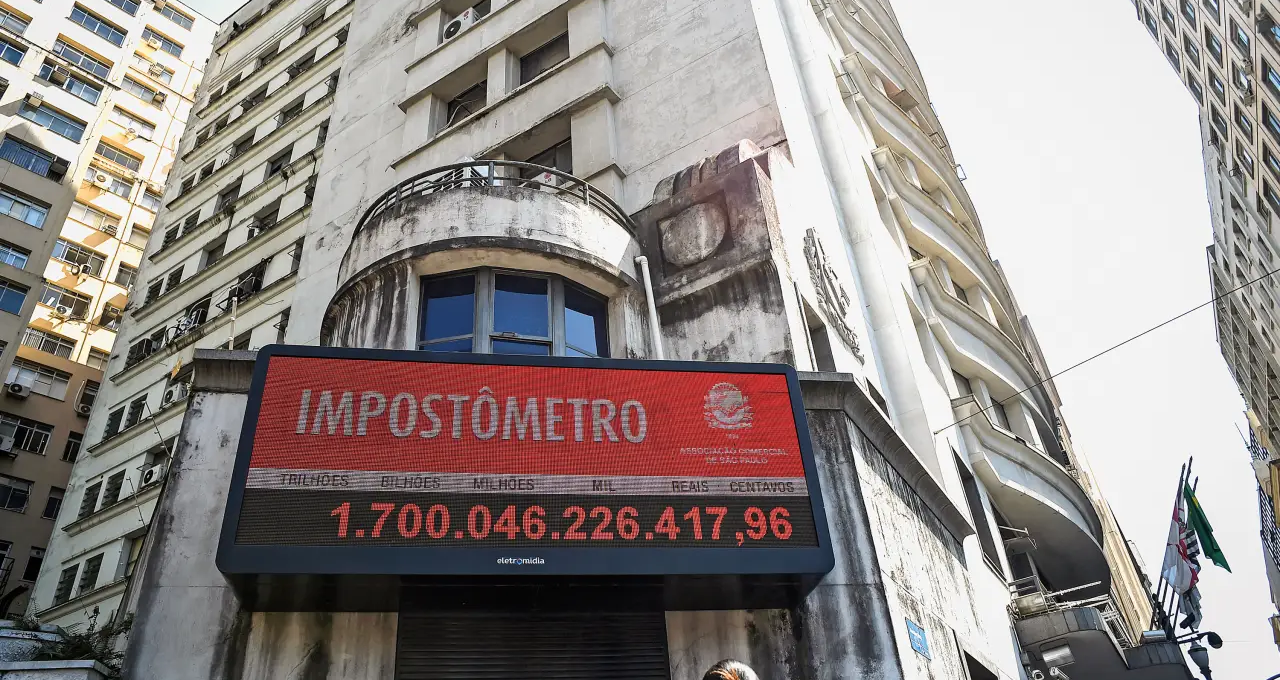 Brasil ultrapassa R$ 2 trilhões em impostos no primeiro semestre pela primeira vez na história