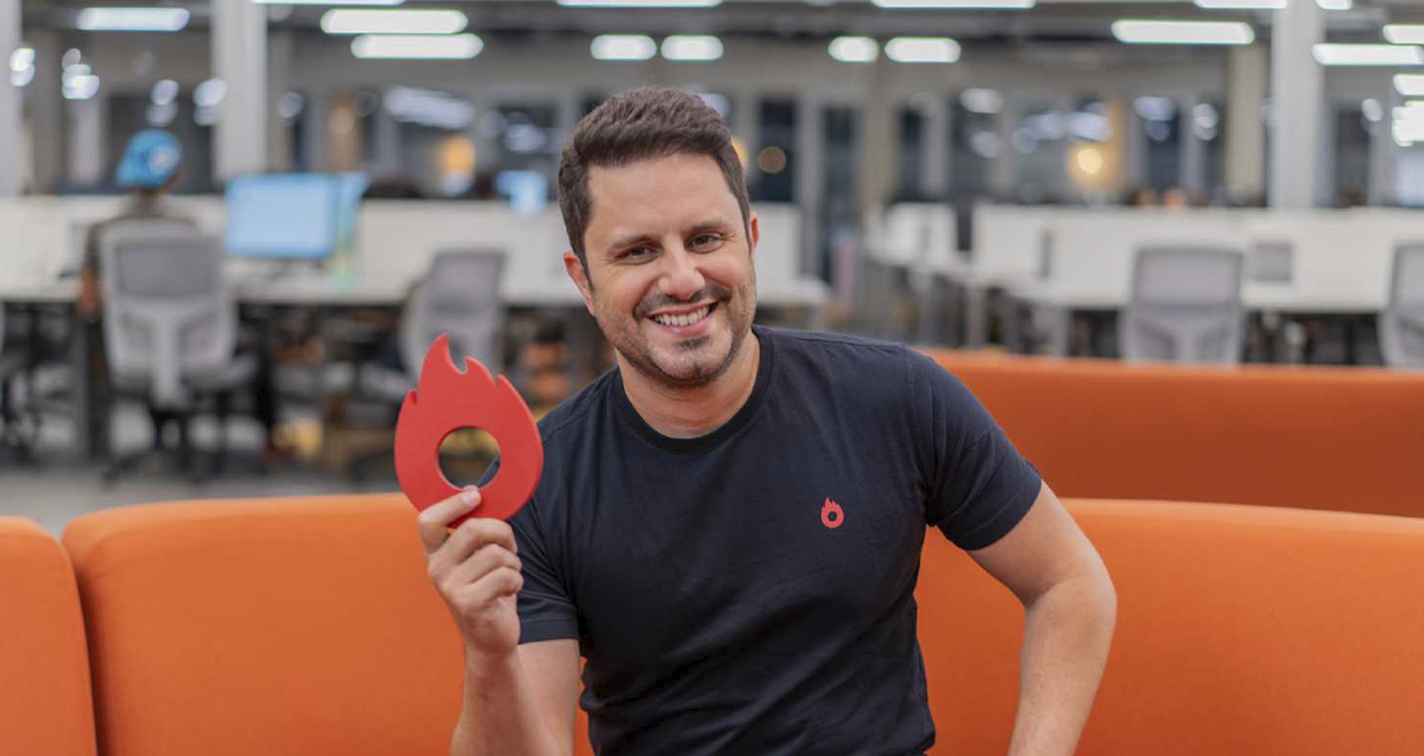 Hotmart lança IA que cria e já vende aplicativos sem programação