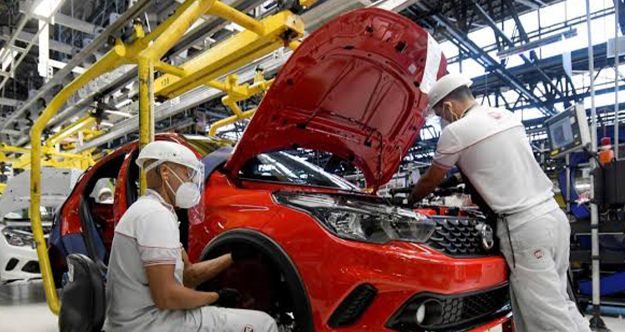 Produção industrial cai 0,6% em agosto e acende alerta para FIDCs de recebíveis